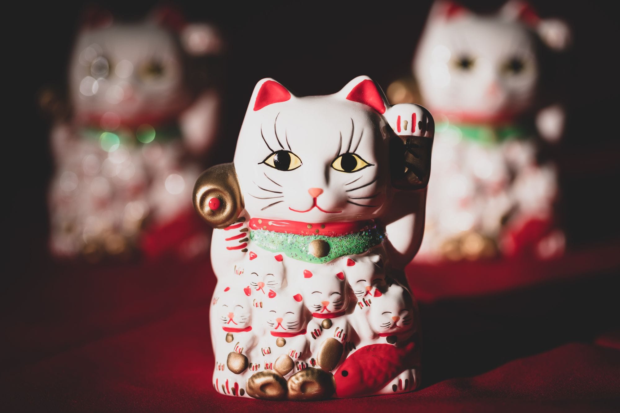 Waving lucky cat